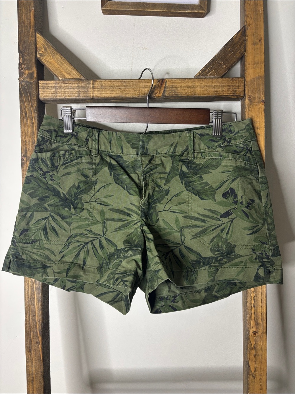 Old Navy Green Leaf-Print Cotton Bermuda Shorts Size 6